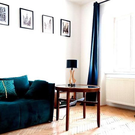 Michael'S Gate Large Apartment In A 15Th-Century Building, Old Town Bratislava Exterior foto